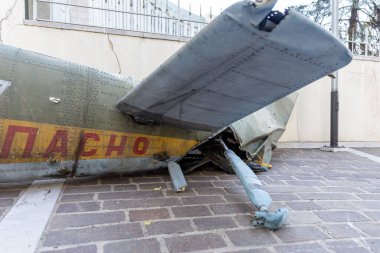 Bir Rus helikopterinin kopuk bir parçası Dinyeper Tarih Müzesi 'ne getirildi. Kherson bölgesinde vurulan helikopterin kuyruk kısmı Dnipro Tarih Müzesi 'nde sergilendi