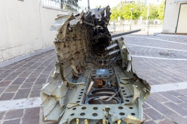 Bir Rus helikopterinin kopuk bir parçası Dinyeper Tarih Müzesi 'ne getirildi. Kherson bölgesinde vurulan helikopterin kuyruk kısmı Dnipro Tarih Müzesi 'nde sergilendi