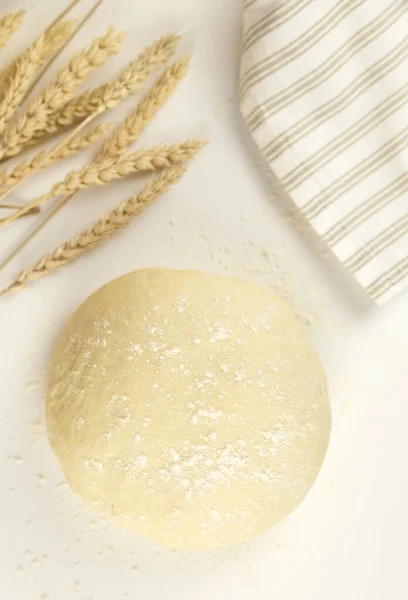 Концепція Випічки Хліба Тісто Пшеничними Вухами Рушник Білому Тлі — стокове фото