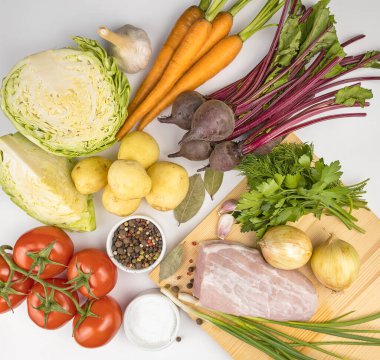 Ukrayna ulusal yemeği. Borsch. Borç çorbası pişirmek için bir set ürün..