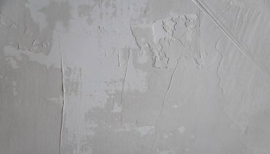 Duvardaki alçıların arka planında mala oyukları var. Bina tasarımı ve iç mimari kavramı