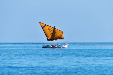 Mezzo al mare 'deki Barca storica, Cesenatico