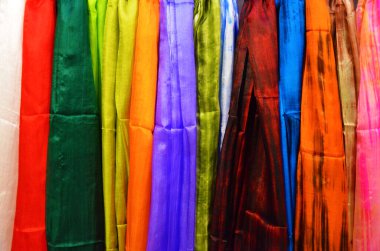 Mostra 'da Foulards etnici