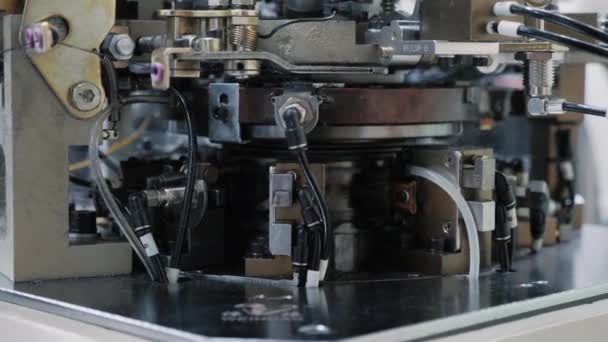 Крупный План Части Машины Процесс Производства Хлопковых Носков Швейной Фабрике — стоковое видео