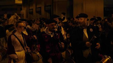 24 Aralık 2022 'de Pamplona Navarra şehrinde düzenlenen festival alayı. basque ülkesi