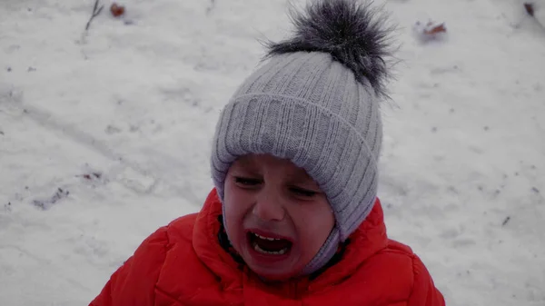Child Cries Winter Forest — Stock Photo, Image