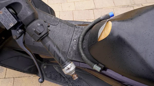 Ciclomotore Con Rivestimento Pelle Strappata — Foto Stock