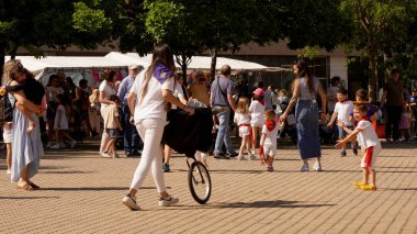                        Navarre Şenlikleri, Baraain. Çocuk boğalarının peşinden koşmak. 23 Haziran 2023          