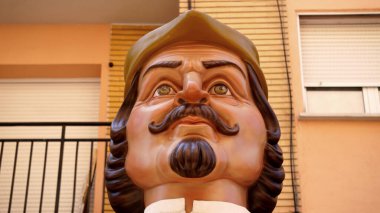          Devin yüzüne yakın çekim: Guilln, Mutilva kutlamalarında. 25 Haziran 2023                         