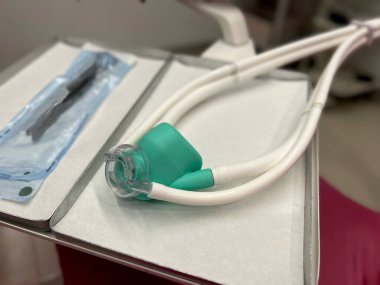 Çocuklar için azot oksitli bilinçli sedasyon maskesi. diş sağlığı kliniği