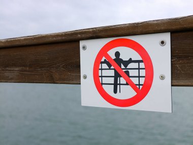 A sign on the lake bridge warning that jumping into water from the bridge is prohibited.pantano de Alloz .Navarra .Espaa April 5, 2024 clipart