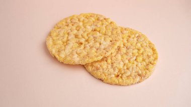          Bej arkaplanda mısır gözlemesi                      