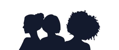 Farklı etnik kökenden ve kültürden kadınların kardeşlik silueti yan yana duruyor. Güçlü ve cesur kızlar feminist hareketlerinde birbirlerine destek olurlar. Renkli vektör illüstrasyonu.