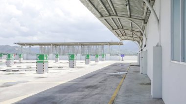 Photo of airport rooftop parking lot