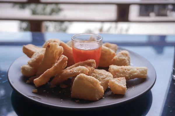 Lezzetli bir tatlı patates ve sambal..