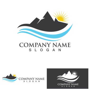 Gün batımı vektör logosu izole edilmiş. Dağlar siluet. Minimalist akşam gökyüzü.