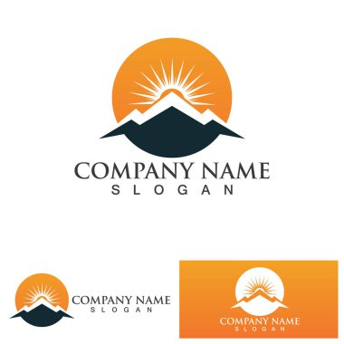 Gün batımı vektör logosu izole edilmiş. Dağlar siluet. Minimalist akşam gökyüzü.