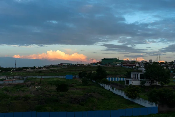 Blick Auf Die Baustellen Der Stadt Bei Sonnenuntergang — Stockfoto