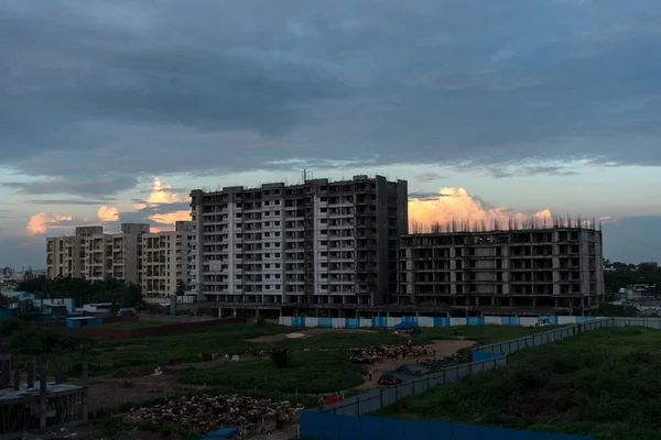 Vedere Clădirile Șantierul Construcții Din Oraș Apusul Soarelui — Fotografie, imagine de stoc