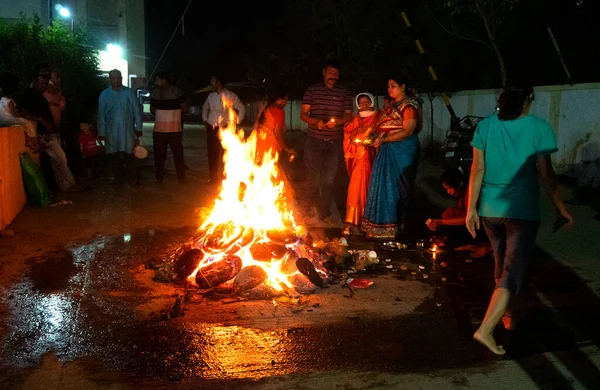 Personnes Non Identifiées Célébrant Festival Hindou Lohri Sur Holika Dahan — Photo