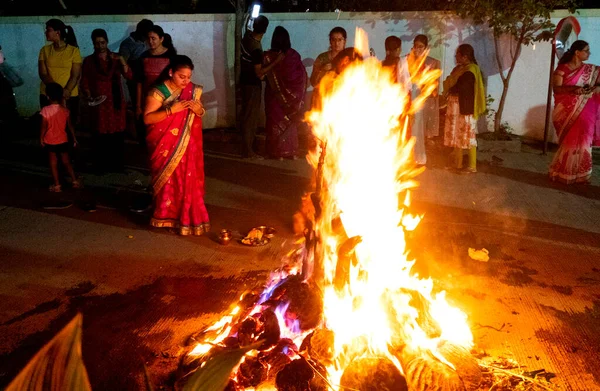 Persone Non Identificate Che Celebrano Lohri Festival Indù Holika Dahan — Foto Stock