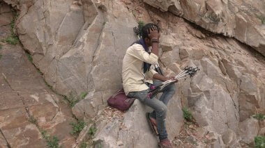 JAIPUR, INDIA, 14 AĞUSTOS 2019: Amer Kalesi, Jaipur 'da satıcı, Hindistan ve UNESCO' nun dünya mirası alanlarının başlıca turistik merkezlerinden biri.