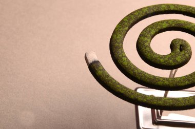 Sivrisinek bobini, sivrisinek kovucu tütsüdür. Genellikle spiral şeklinde olur. Sivrisinek önleyici. 