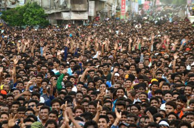 AMRAVATI, MAHARASHTRA, INDIA - 28 AĞUSTOS 2016: Tanrı Krishna 'nın Doğumunu kutlamak için Dahi Handi festivalinde 