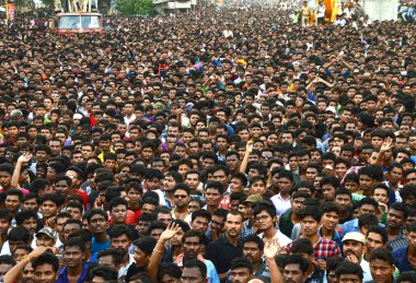 AMRAVATI, MAHARASHTRA, INDIA - 28 AĞUSTOS 2016: Tanrı Krishna 'nın Doğumunu kutlamak için Dahi Handi festivalinde 