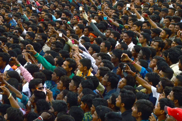 Amravati Maharashtra Índia Agosto 2016 Multidão Jovens Desfrutando Govinda Festival — Fotografia de Stock