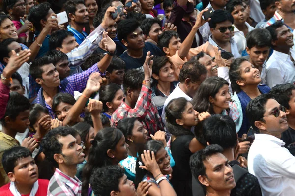 Amravati Maharashtra India August 2016 Натовп Молодих Людей Насолоджуються Говіндою — стокове фото
