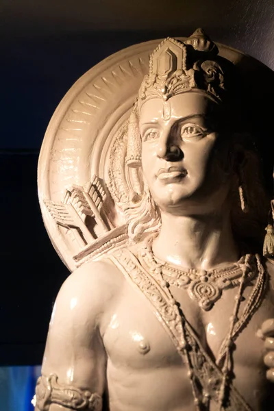 Pune マハラシュトラ州 インド14エイプリル2022 ラジャ ディンカル ケルカル博物館の内部 様々な彫刻 装飾品 戦争武器 彫像など — ストック写真