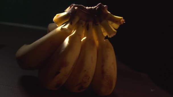 Studio Materiał Filmowy Świeżych Bananów Ciemności — Wideo stockowe