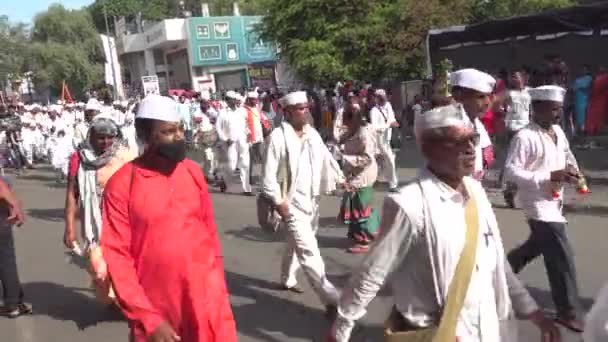 Індійці Ходять Вулиці Традиційному Одязі — стокове відео