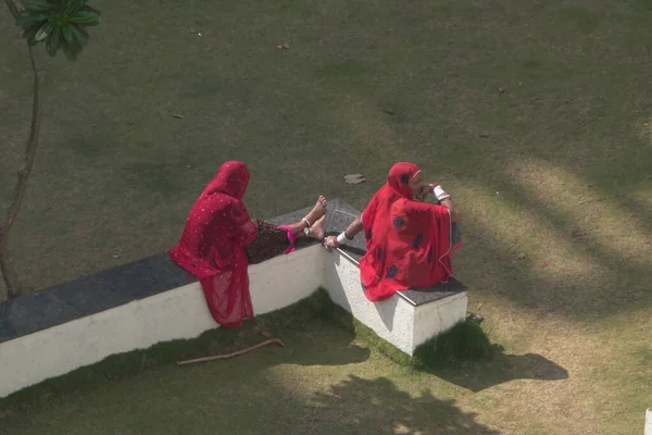 Aerial View Two Women Traditional Clothes Sitting Park — Stok fotoğraf