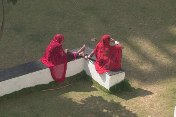 Aerial View Two Women Traditional Clothes Sitting Park — Stok fotoğraf