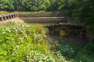 NAGPUR, MAHARASHTRA, INDIA 29 Aralık 2022: Nagpur yakınlarındaki Ramtek köyündeki Tarihi Hindu Tapınağı kalıntıları.