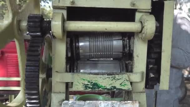 Udaipur India Maart 2018 Indiase Man Gebruikt Een Oude Machine — Stockvideo