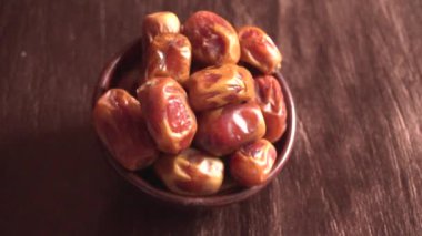 dried dates in bowl on the wooden table