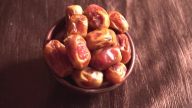 dried dates in bowl on the wooden table