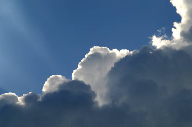 Bulutlu mavi gökyüzü, doğa bulutları.