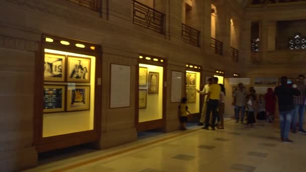 Turyści Wewnątrz Umaid Bhawan Palace Hotel Jodhpur Rajasthan Indie — Wideo stockowe