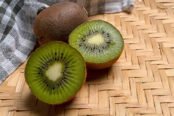 Sluiten Van Kiwi Vruchten — Stockfoto