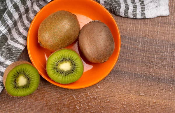 stock image fresh kiwi fruits in bowl with towel on wooden surface