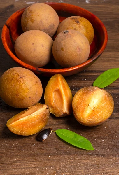 サポディラ果実 Manilkara Zapota サポダ チコウ ナスベリー ニスペロなどの他の名前 サポディラは熱帯果実常緑樹で甘い味の果実です ロイヤリティフリーのストック写真