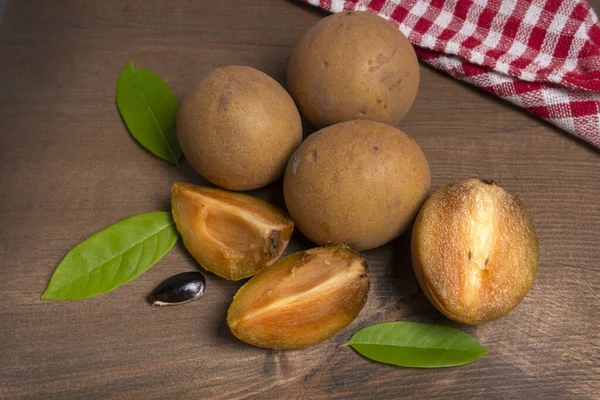 サポディラ果実 Manilkara Zapota サポダ チコウ ナスベリー ニスペロなどの他の名前 サポディラは熱帯果実常緑樹で甘い味の果実です ストックフォト