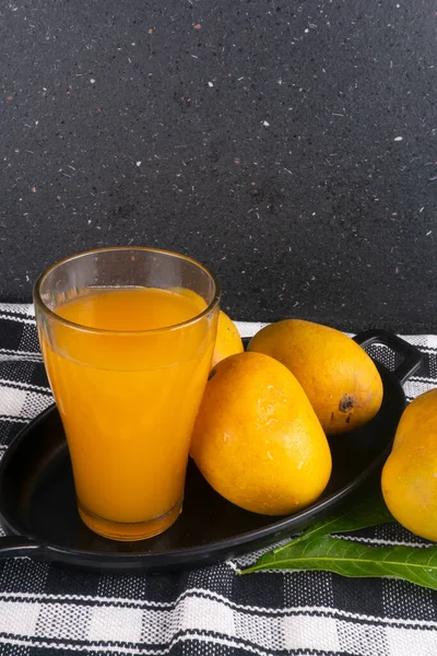 Ripe Yellow Mango Fruit Glass Juice Close View — Stock Photo, Image