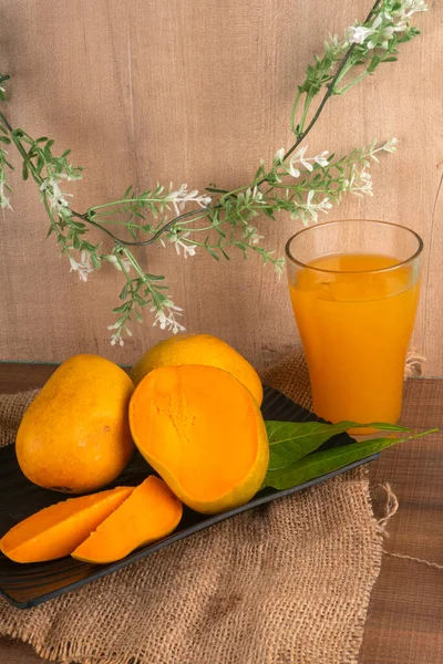 Ripe Yellow Mango Fruit Glass Juice Wooden Background — Stock Photo, Image
