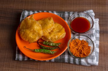 Kızarmış soğan pakora veya Pyaj Pakoda Kıtır Kanda Bhajji olarak da bilinir.
