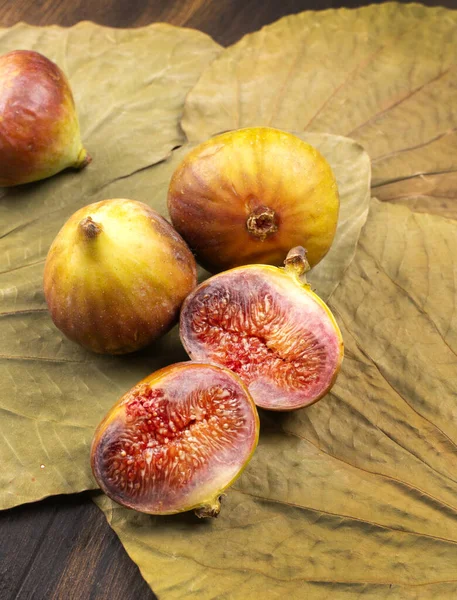 Fresh Ripe Figs Leaves Close View — Stock Photo, Image
